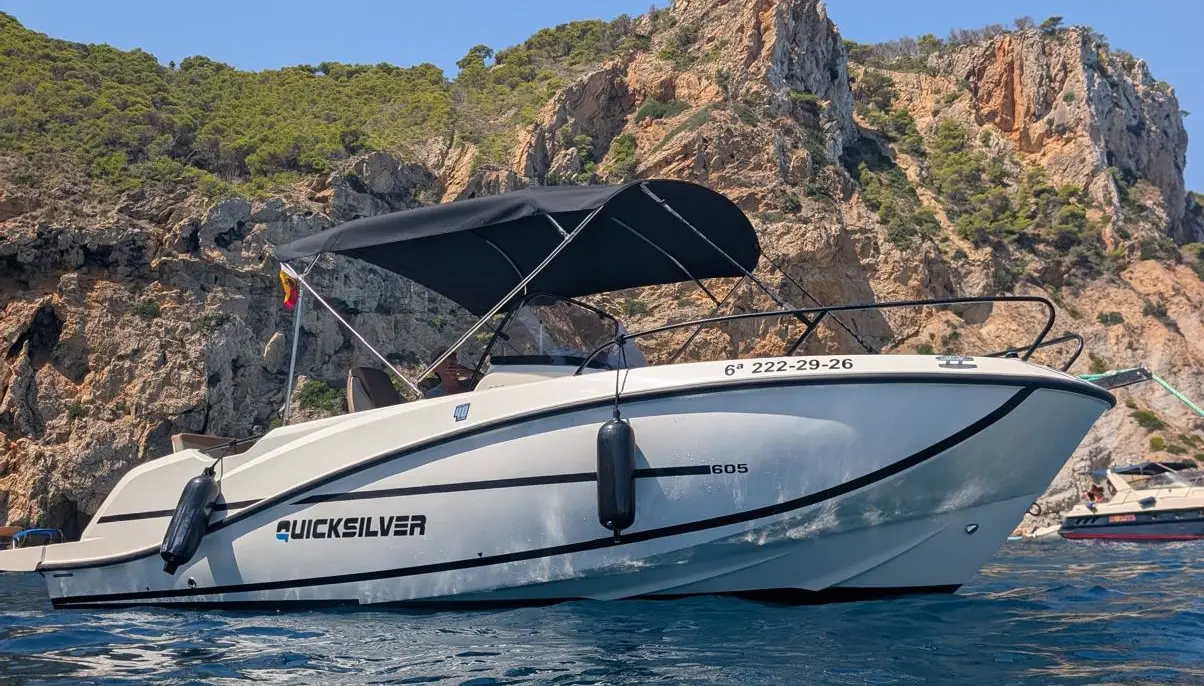 Quicksilver Activ 605 Open en aguas mediterráneas